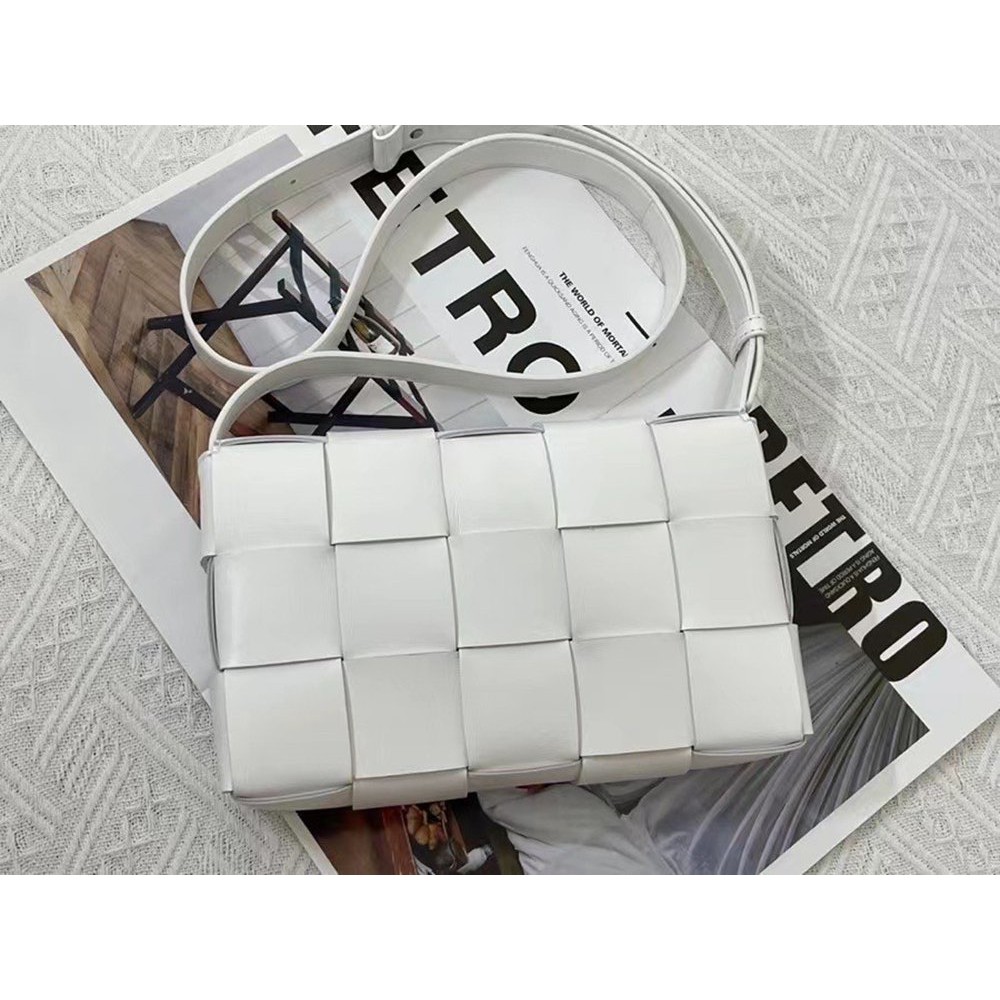 Bottega Veneta Cassett Bag In White Intrecciato Lambskin IAMBS240126 Outlet Sales